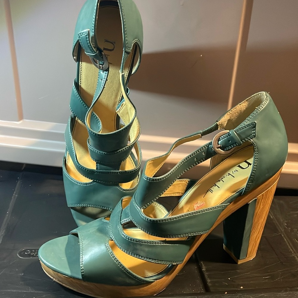 Brand new N by Nicole Miller open toe women’s heel sandals size 10